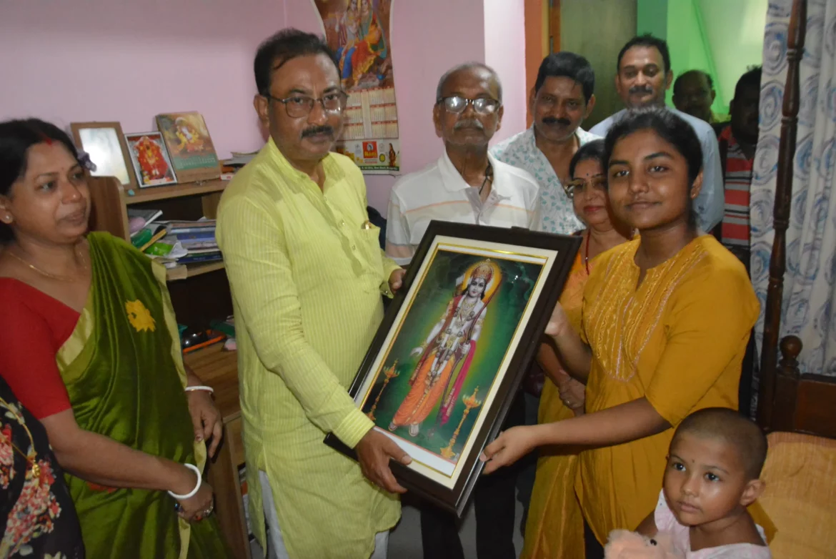 Bjp rajib Bhatacharjee Sanbardhana Purba Biswhas Netaji School Student (7)