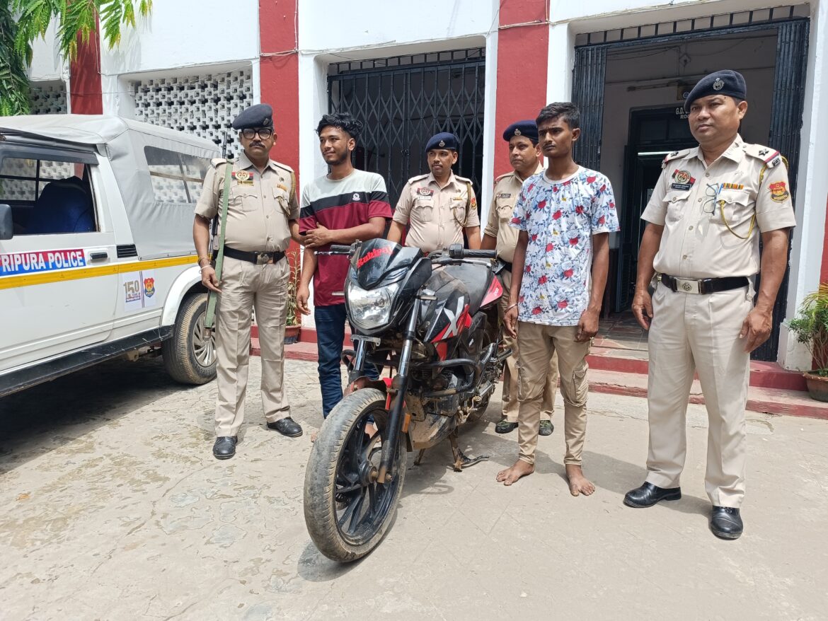 West PS arrests two thieves and intercepted one stolen motorcycle (8)