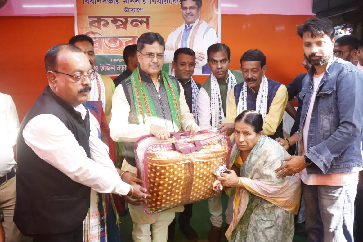 Chief Minister Dr Manik Saha listens to PM Mann Ki Baat at ward number 40 (20)