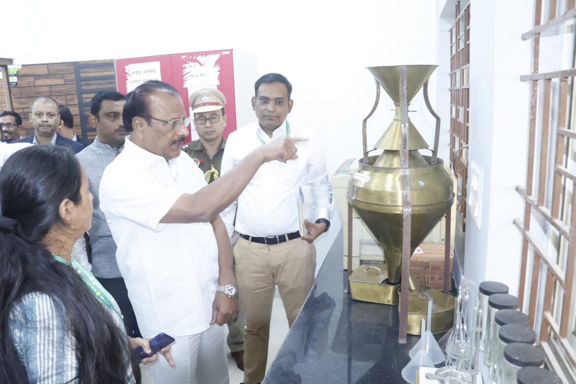 Governor Indrasena Reddy Nallu visits the FCI Godown, Nandannagar (5)