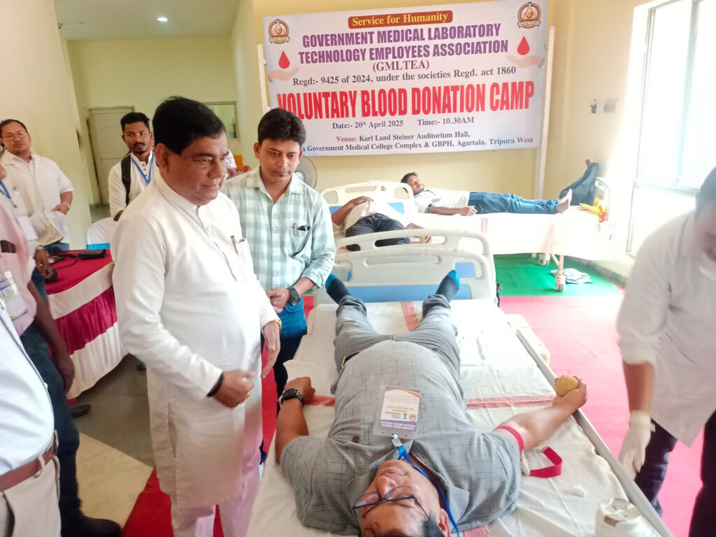 Mayor visits blood donation camp organized on the occasion of State Conference of Government Medical Laboratory Technology Employees Association 3