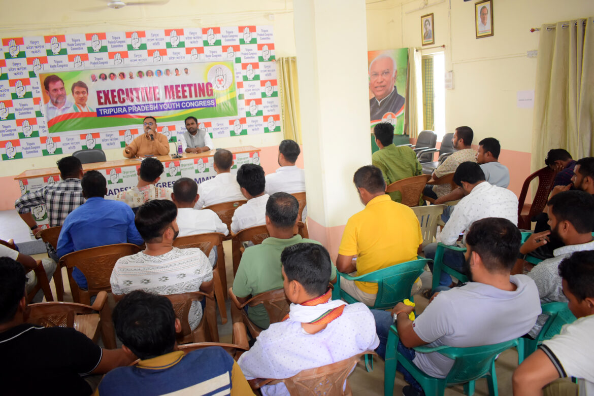 Youth Congress held meeting at Congress Bhavan on April 06 (7)