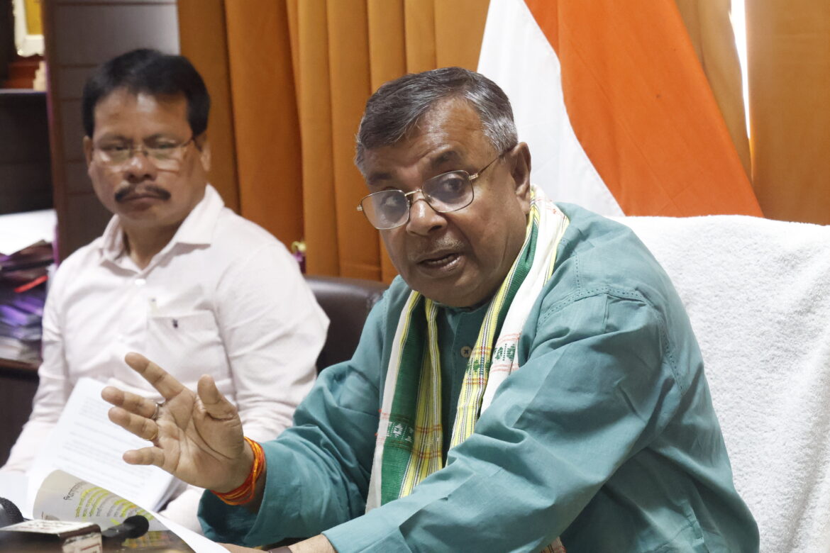 Minister Ratan Lal Nath Press Meet (4)