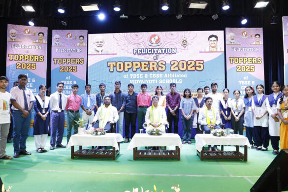 CM Dr Manik Saha felicitates meritorious students who topped CBSE and TBSE exams at Hapania international fair ground (16)