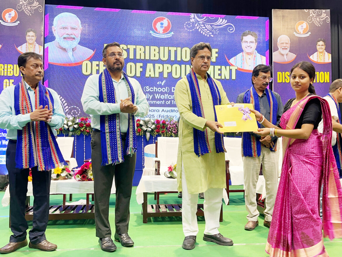 Chief Minister Dr Manik Saha distributed offers among new recruits at Muktadhara auditorium (28)