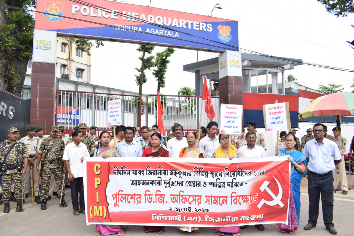 CPIM holds protest in front of Tripura Police Headquarters (1)